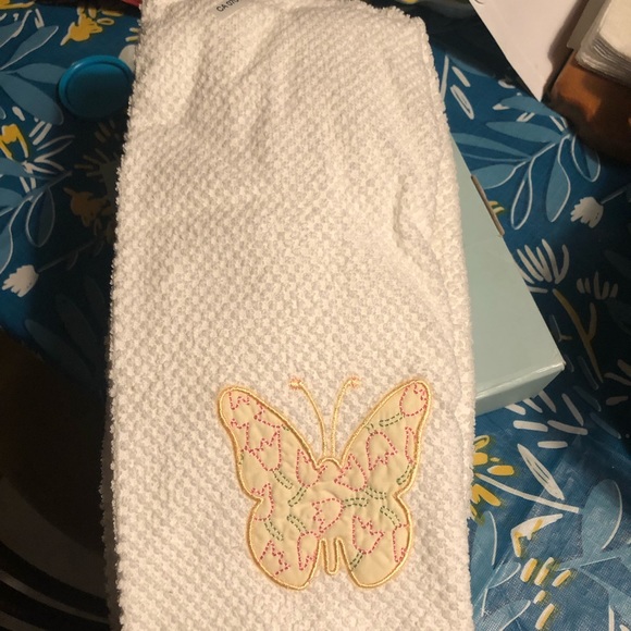 BNWT Easter/Spring Kitchen Towels- Set of 2 - Picture 3 of 3